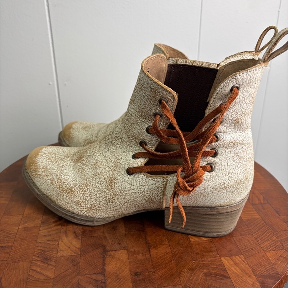 Circle G Distressed Leather Booties Women's Size 8.5 - Picture 1 of 7